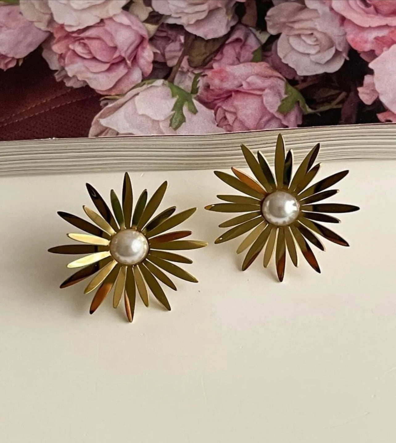 Flower Earstuds with Pearl