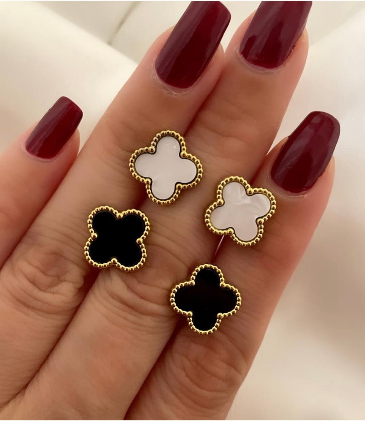 Clover Earstuds Gold Color